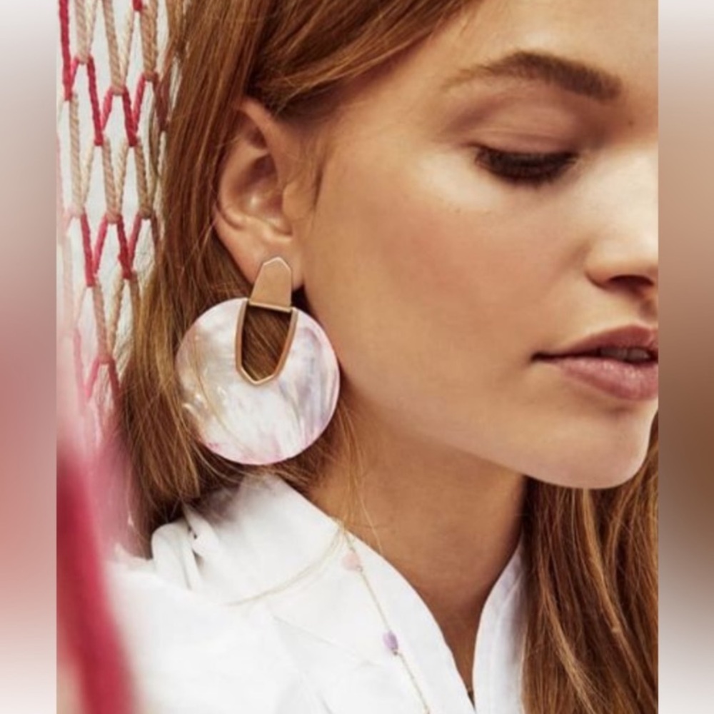 Kendra Scott Dianne earring in blush